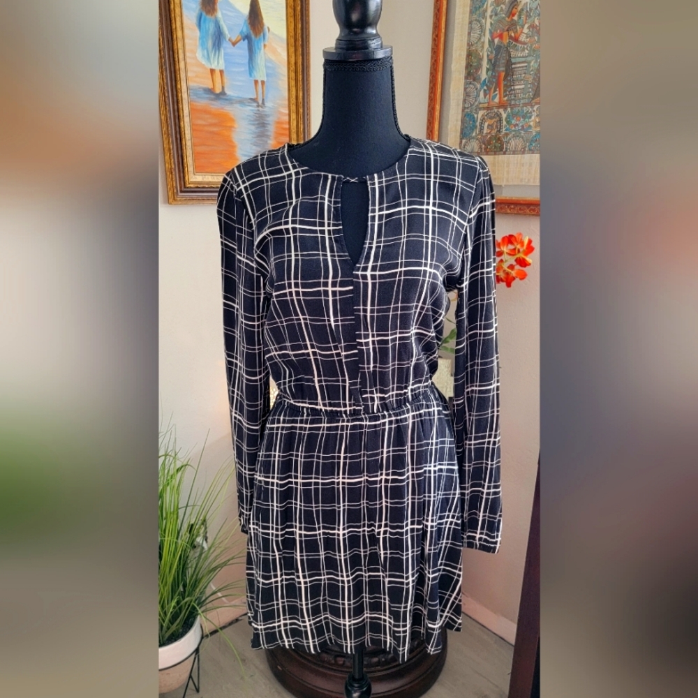 Aqua Size Small Black/White Dress